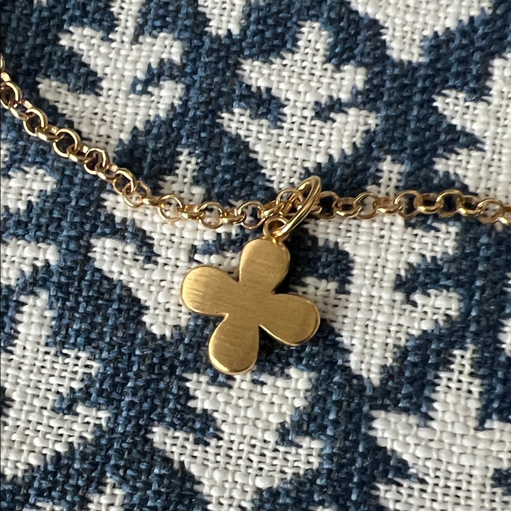 HART Clover Pendant Necklace - Picture 2 of 4